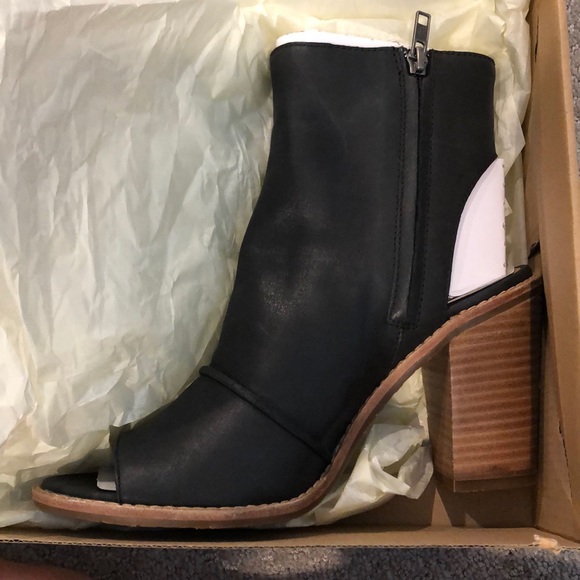 *NWT* Valencia Peep Toe Black Leather Ugg Shoes - Picture 6 of 8